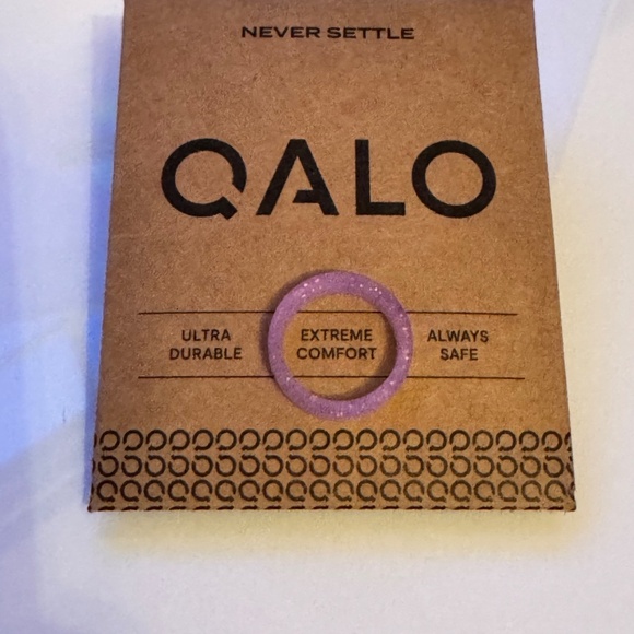 NEW! Women's QALO Silicone Pink Glitter Ring Band, Size 6 - Picture 3 of 9